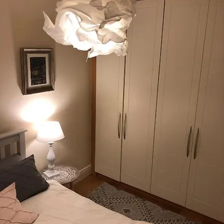 Cosy And Comfortable Apt Great Location & Parking *