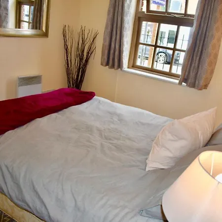 Cosy And Comfortable Apt Great Location & Parking Apartment