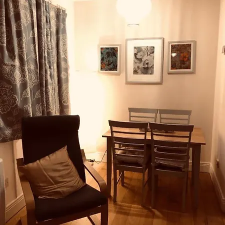 Apartment Cosy And Comfortable Apt Great Location & Parking *